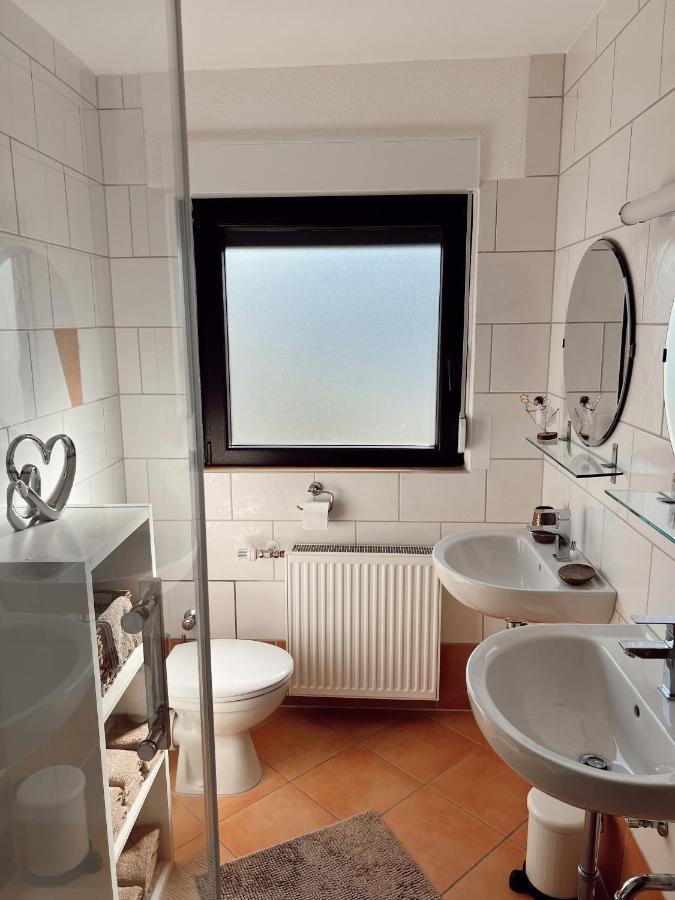 Ferienwohnung Moselflair Mit Direktem Blick Auf Die Mosel Und Weinberge Oberfell Exterior photo