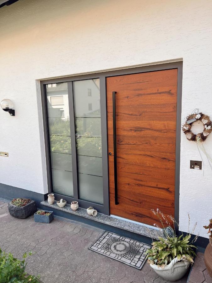 Ferienwohnung Moselflair Mit Direktem Blick Auf Die Mosel Und Weinberge Oberfell Exterior photo